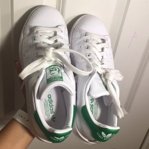 LIKE NEW Adidas Stan Smith’s
